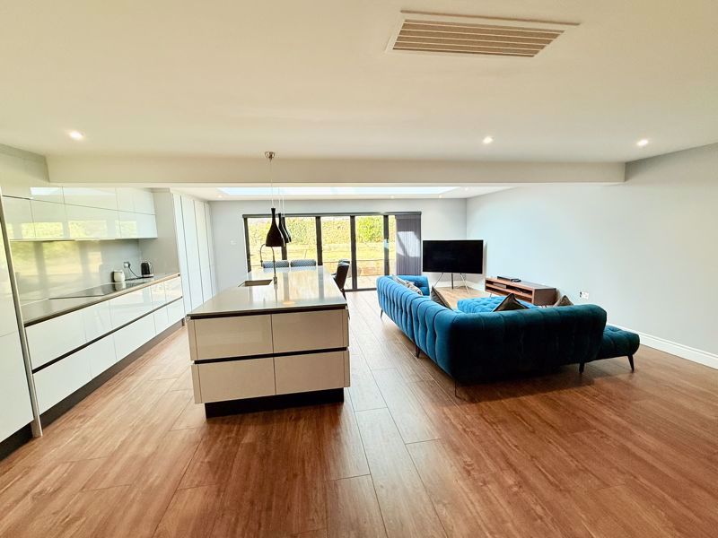 Kitchen- click for photo gallery